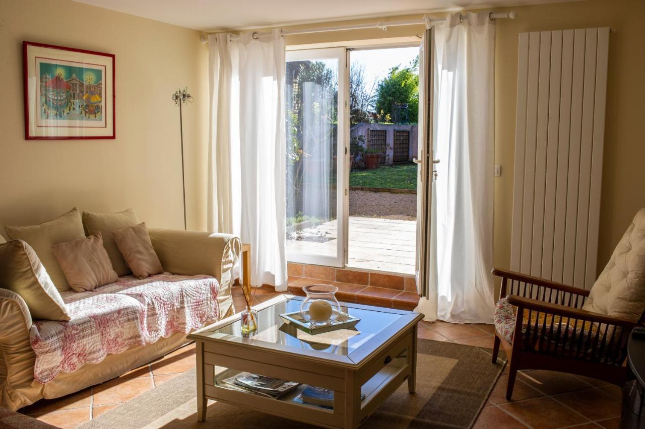 ¨Gîte du Café Suquet Giroussens Exterior foto